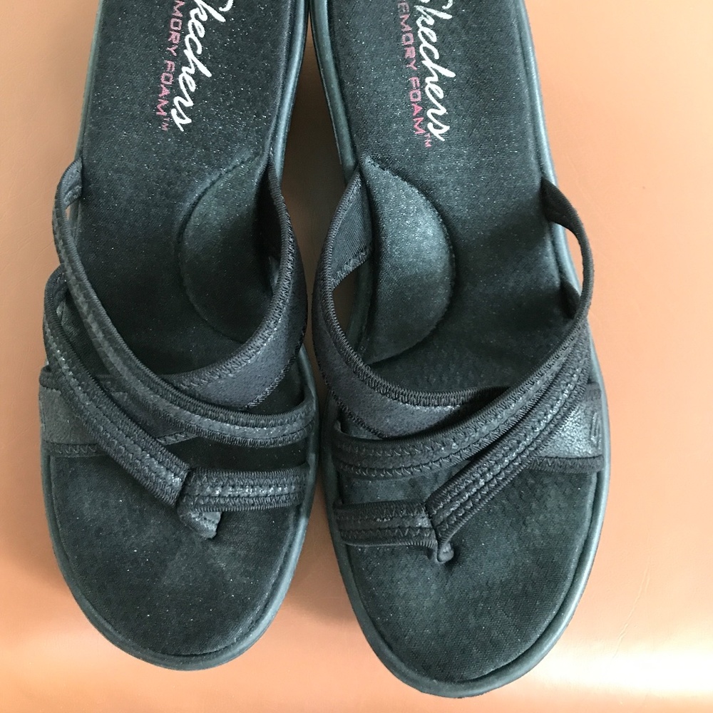 Skechers Cali Rumblers - Happy Dayz in women’s size 9 black w memory foam